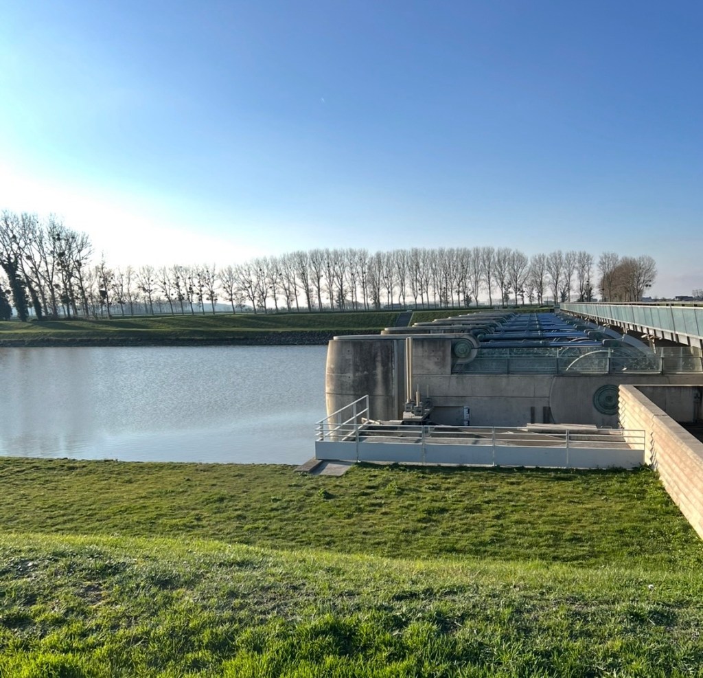 ¿Quién decide por dónde sigue el&nbsp;agua?